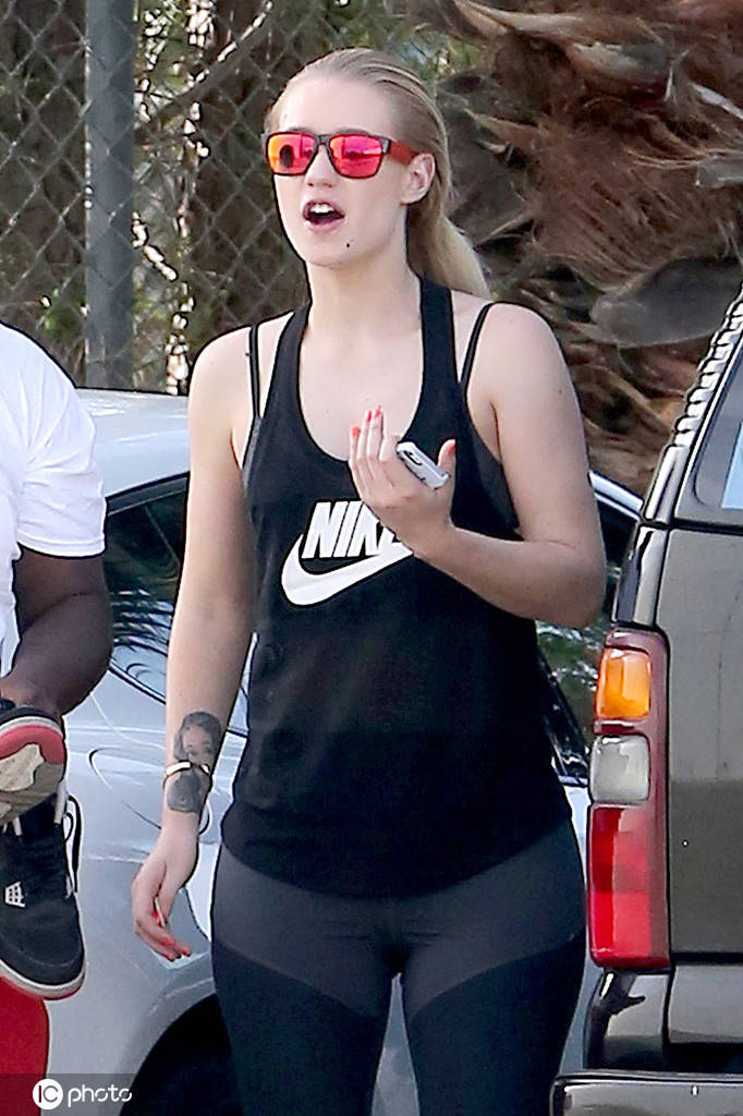 组图尼克杨前女友性感热辣魔鬼身材的说唱歌手