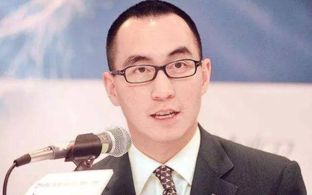 太太是维他奶创办人罗桂祥的孙女罗秀茵,应该是豪门联姻.