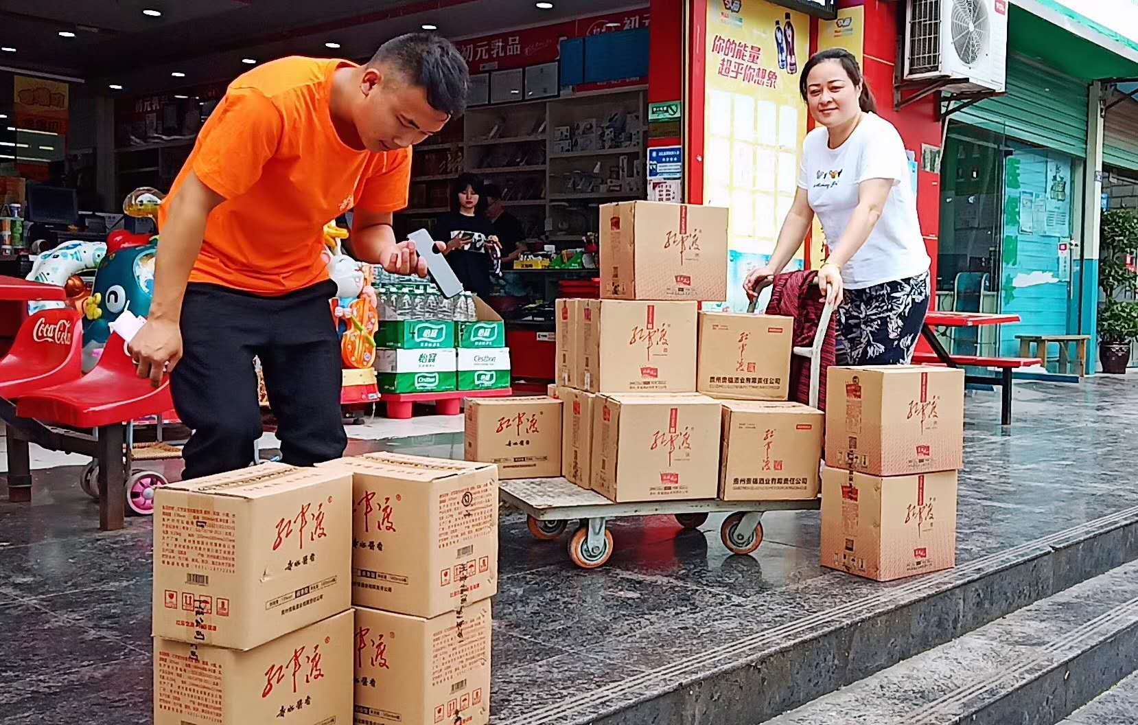 为何冷清的烟酒店,顾客少却不会倒闭?过来人透露其中猫腻,难怪!