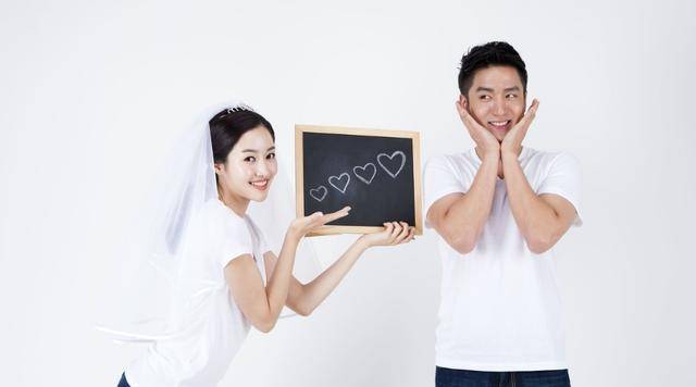 亏空百万和女朋友同居之后网友们齐称有这样的对象就知足吧