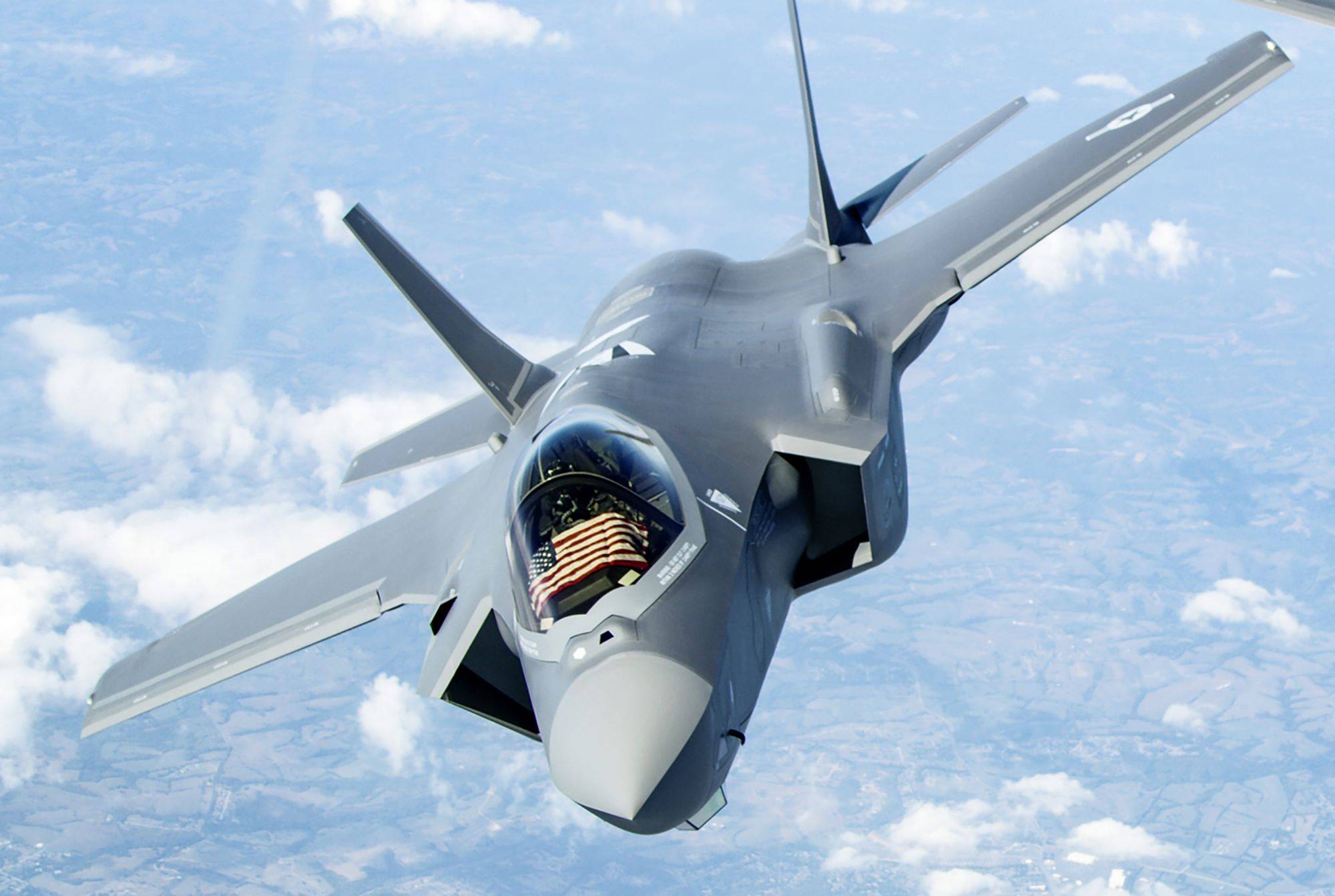 图为:f-35隐身战机
