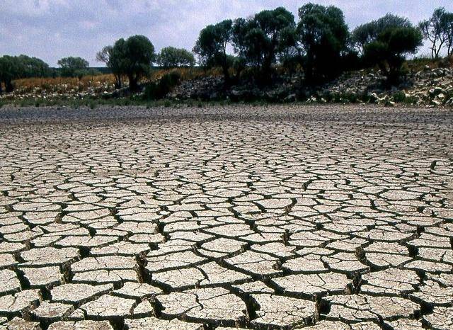 地球氣候遭破壞逐漸變暖,科學家預言,人類遲早要脫離地球