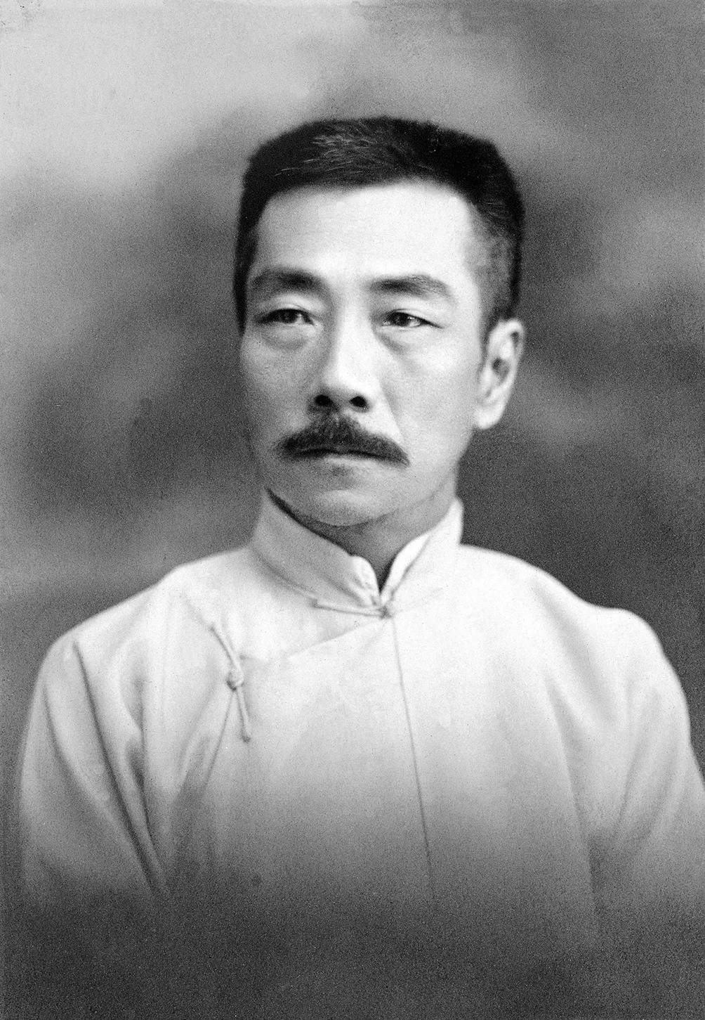 达尔文(公元1829年为20岁)20岁那一年达尔文在剑桥大学学习,那时他