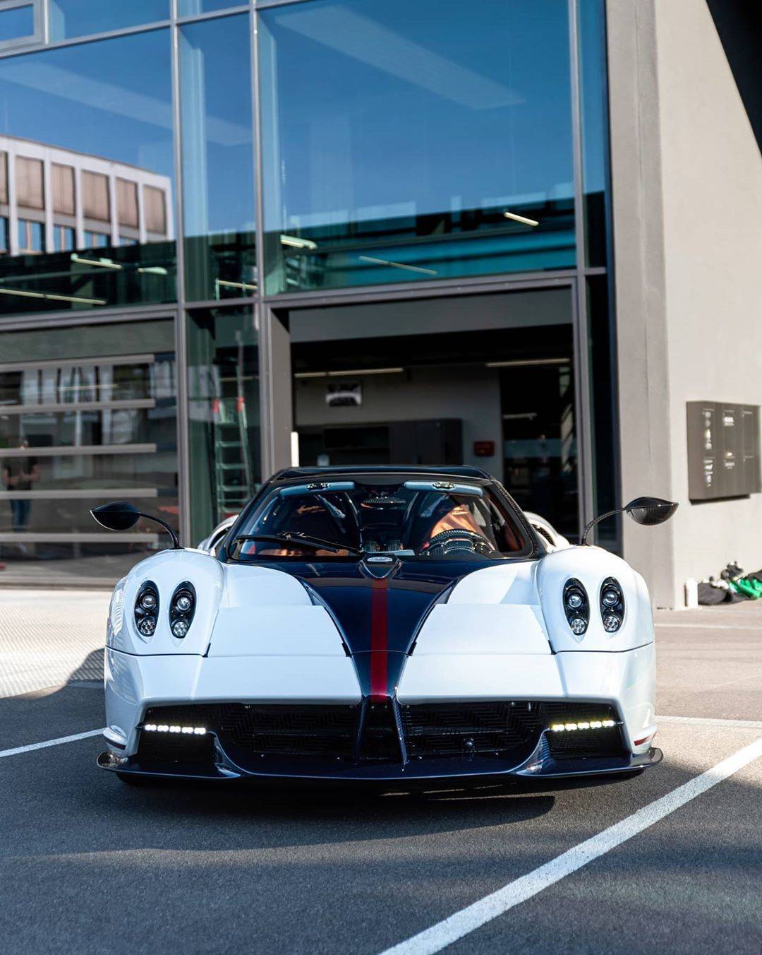 帕加尼huayra roadster 轮上敞篷艺术品