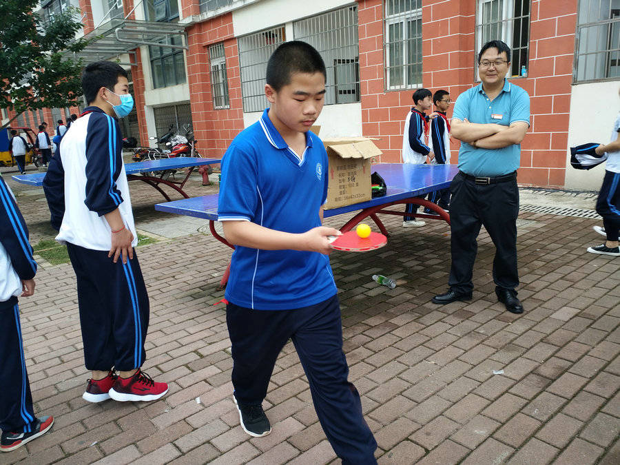 快乐成长放飞梦想麻江县第二中学开展庆祝六一活动