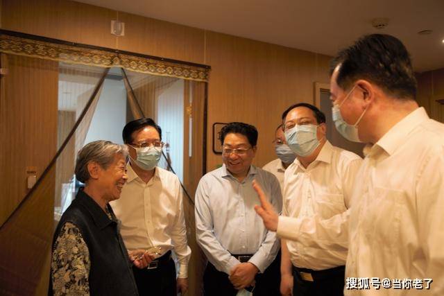 杭州老龄化加速,市长亲自调研养老工作,他说._刘忻