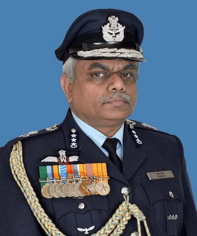 彻底服气!印度少将打靶被自己爆头,中将配枪走火击中大腿