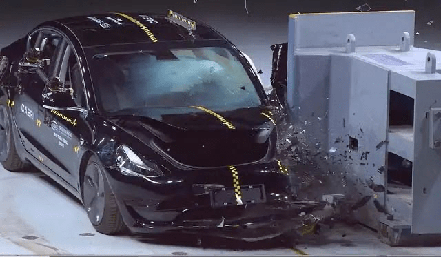 Model 3国内首撞完成,海外版获最高荣誉,国产是否存在缩水?_搜狐汽车_搜狐网