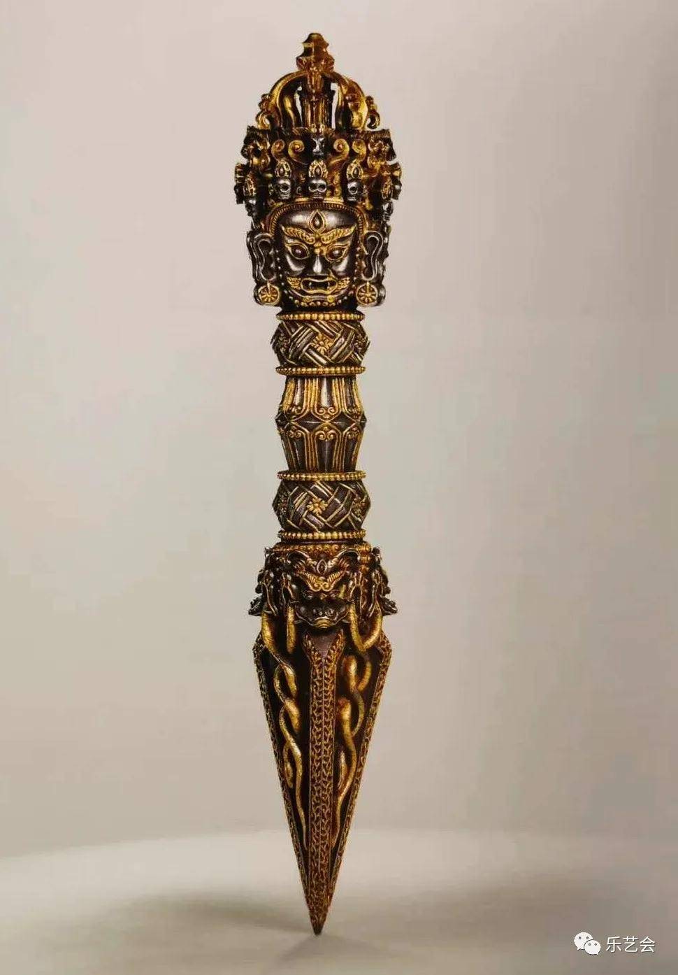 畅行天下(王晖):清早期宫廷制铁雕鋄金鋄银马头明王金刚橛