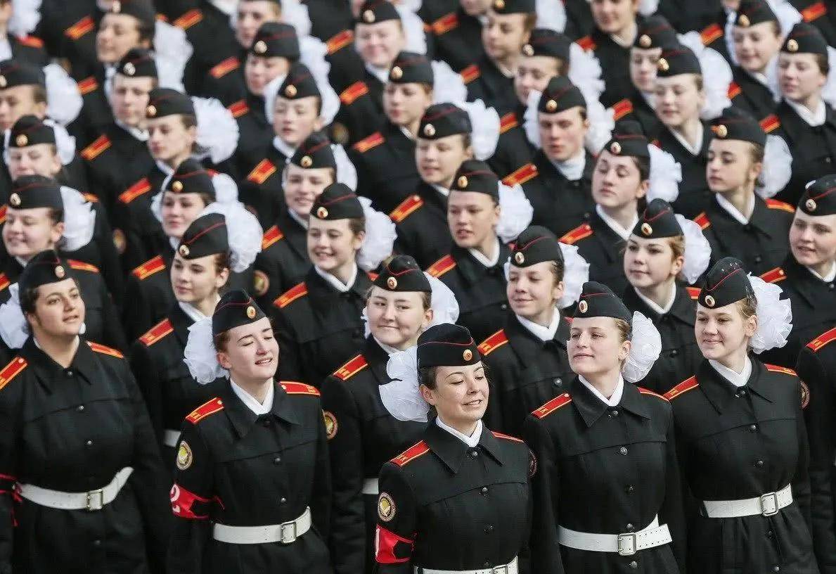 同是军事大国, 为何只有中国和俄罗斯会阅兵, 美国在隐藏实力?