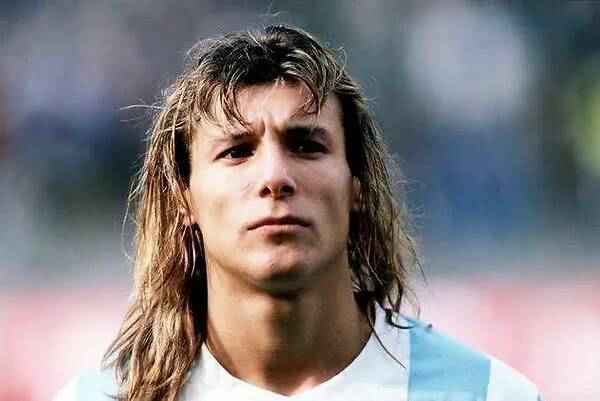 原创卡尼吉亚认为上帝之手影响了四年后裁判对马拉多纳的判断