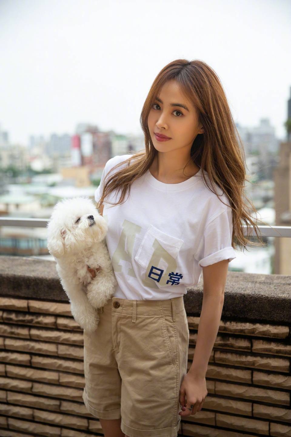 但40岁的蔡依林却跟吃了防腐剂一般,最近她在社交平台分享了一组生活