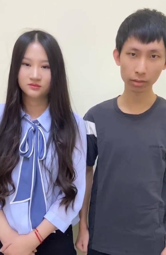 文森特带老婆甜蜜开黑,婚纱照颜值太高像明星,二胎弹幕满屏
