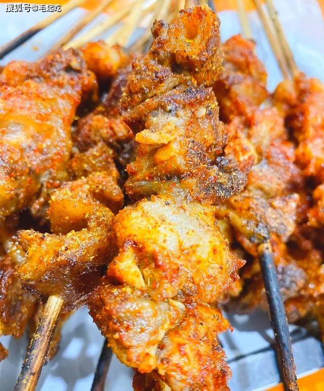 原创可以吃到肥脂的羊肉串!成都地道的烧烤店,每一串都是香辣肥润