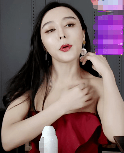 女网红以范冰冰名义直播带货,五官复制范冰冰,多次向上拽裙子防