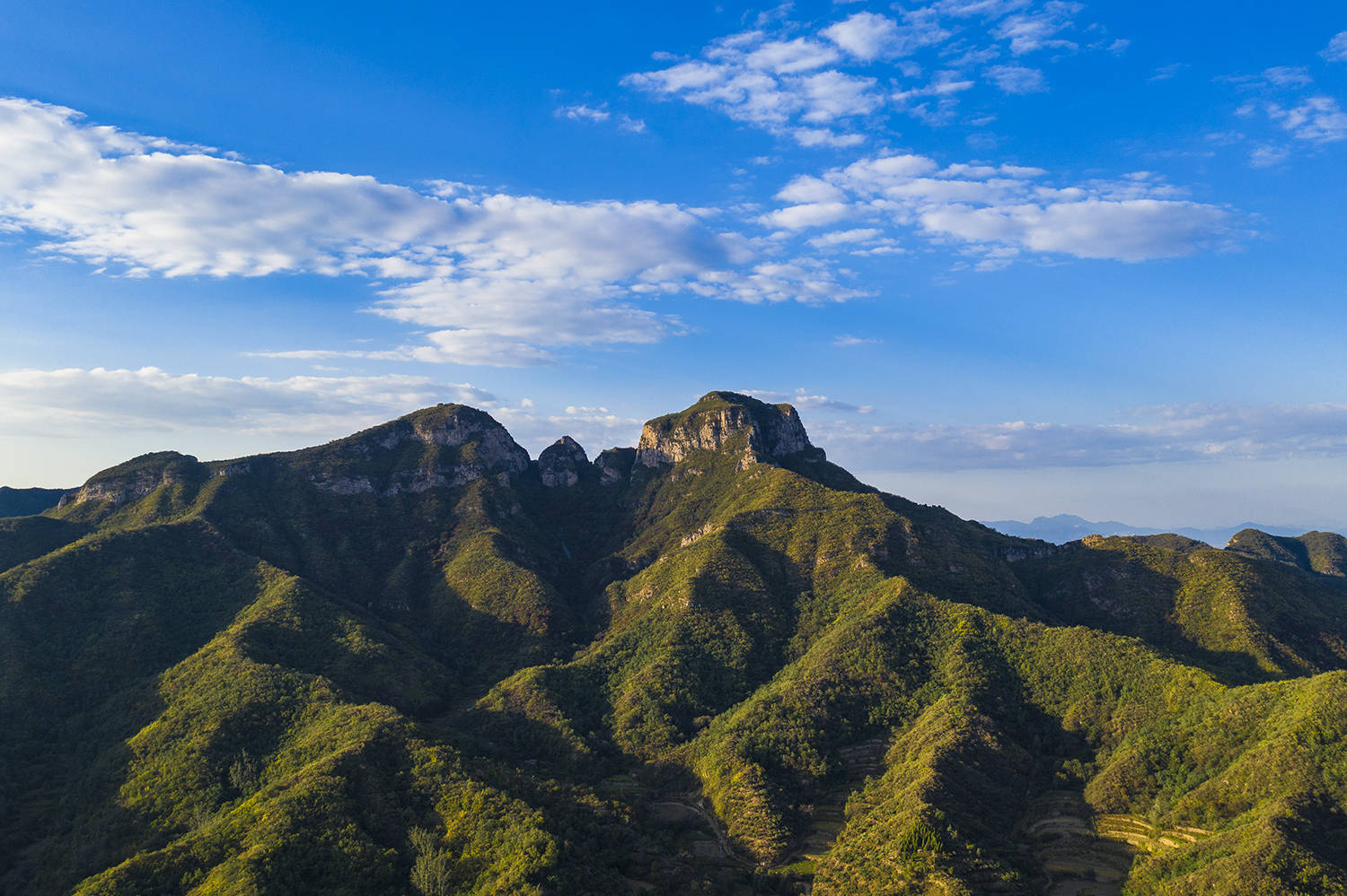 总想介绍家乡的风景给大家,我们河北的旅游风光涵盖高山,大海,草原