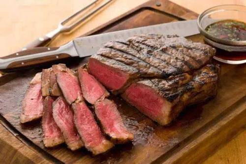 原创还能吃牛排吗一头牛每天排放200升甲烷堪称全球变暖元凶