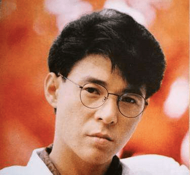 90年代那个唱再回首的韩国歌手姜育恒如今过得还好吗