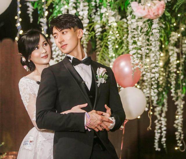 原创吴尊和妻子举办婚礼林丽吟一袭童话婚纱美翻气质不输明星