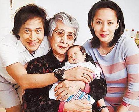 60岁齐秦坎坷一生:与儿子对簿公堂,历经三段感情,终于修得正果_方美芳