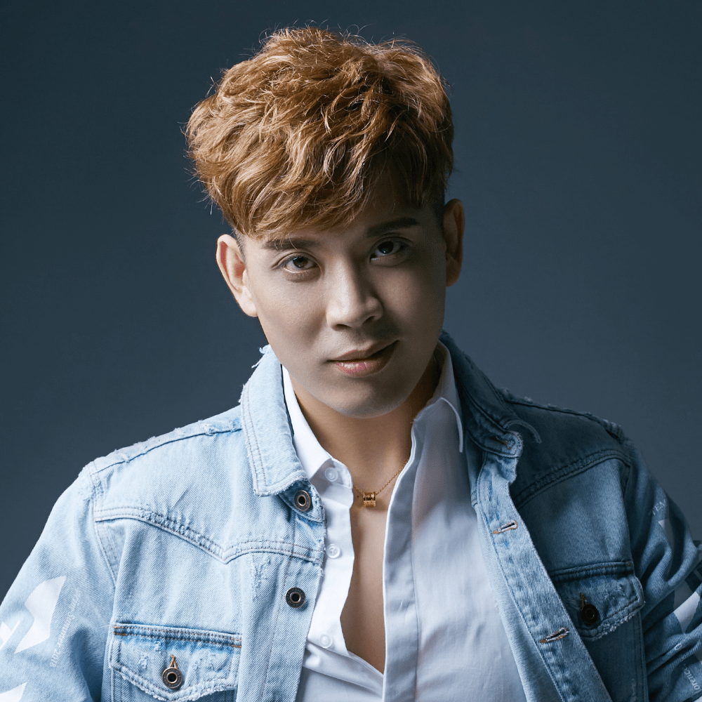由溶洞音乐出品,著名歌手浩纹推出全新dj舞曲《滴泪成伤》,动感的旋律