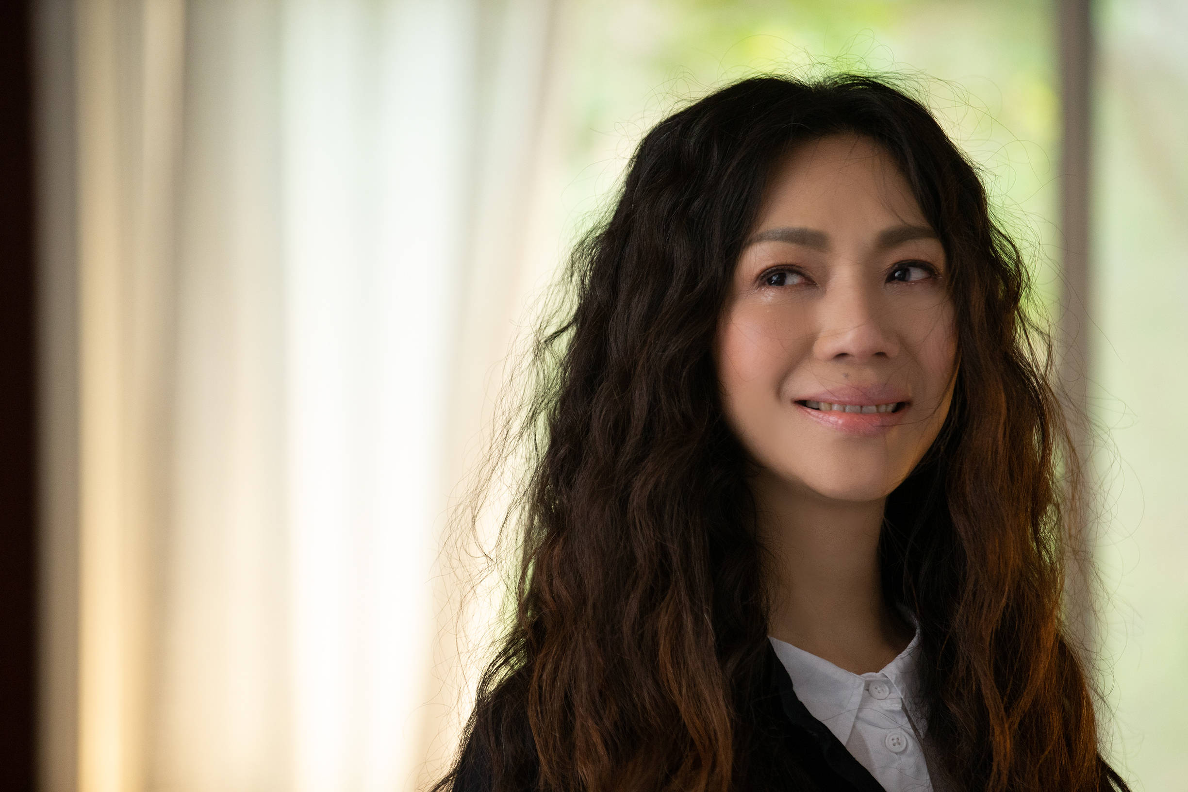 心灵系歌后万芳暖唱新歌《阿峰今天没有来》 6月12日即将解"峰"泪点