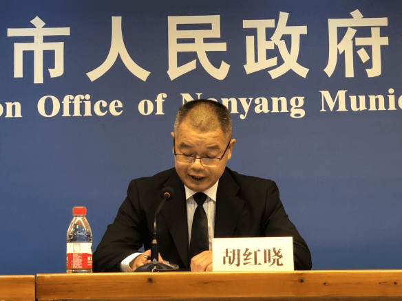 首先请市水利局党组成员,四级调研员胡红晓先生做主题发布.