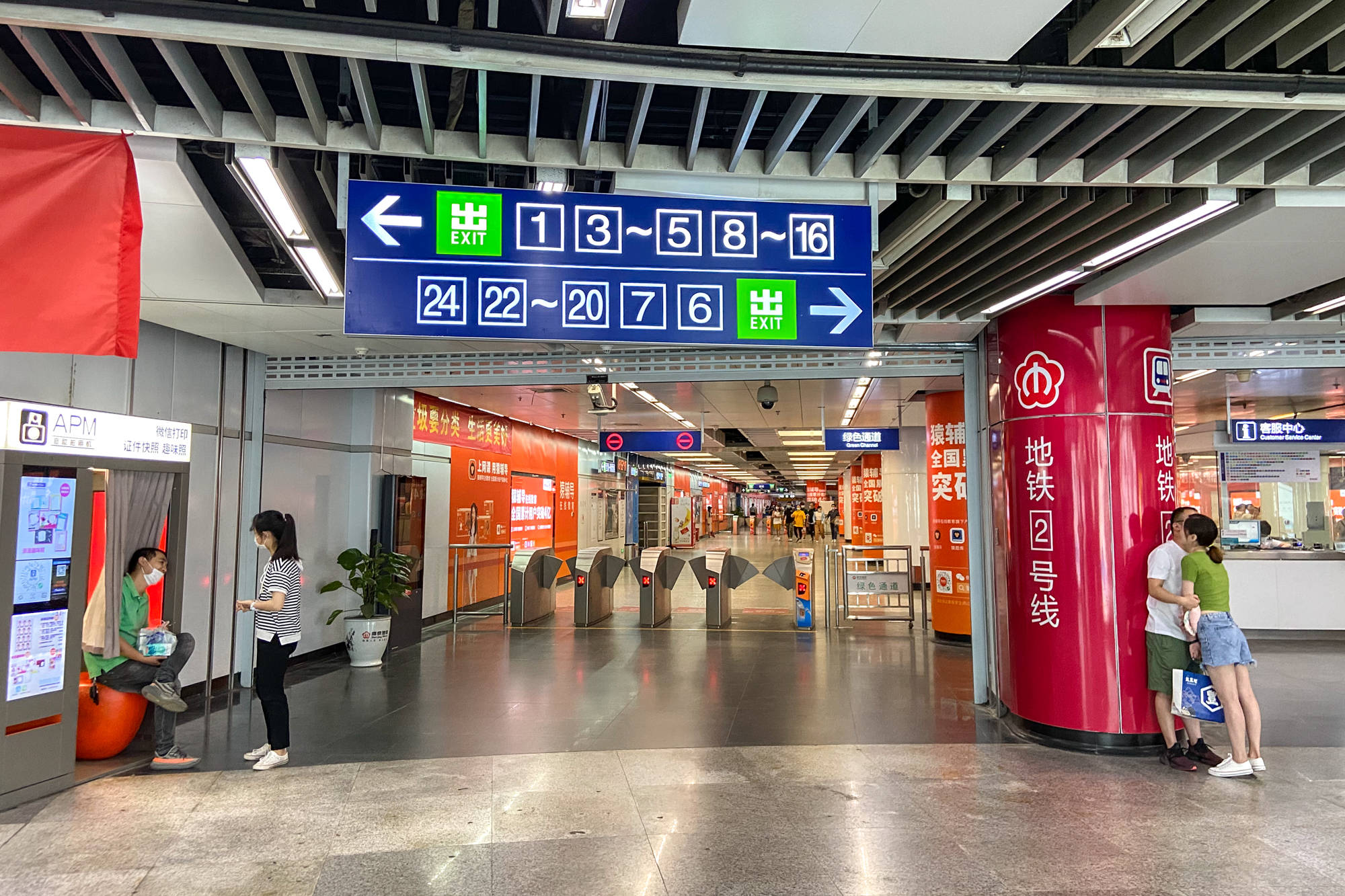 原创实拍南京新街口地铁站建筑面积765万平方米拥有24个出入口