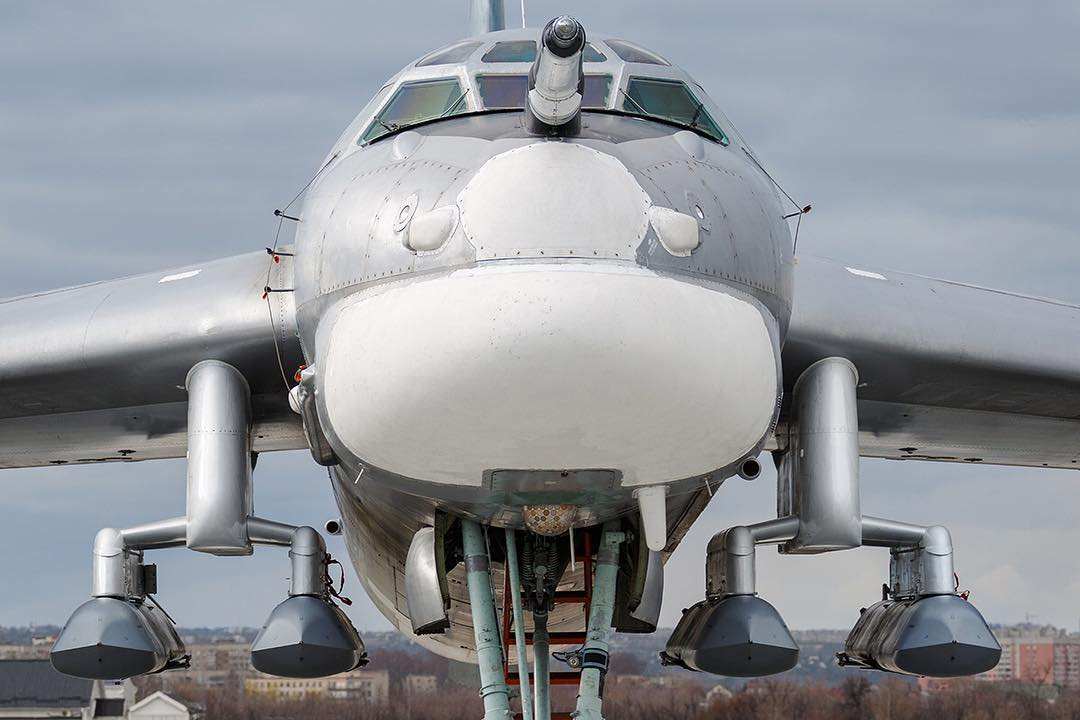 原创美俄军机再遭遇,多架图96战略巡航,面对短腿f22扬长而去