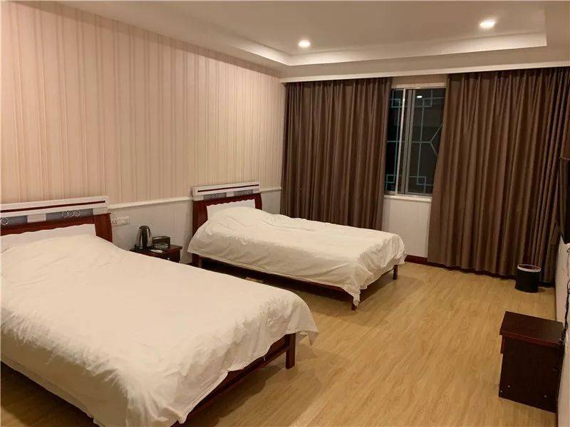 被天降火球击中后,李连杰认其为干妈,贵州赵神仙避暑康养包吃住82元起