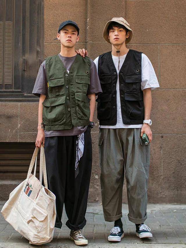 夏季t恤太单调,学学明星们的叠穿大法,时尚感爆棚