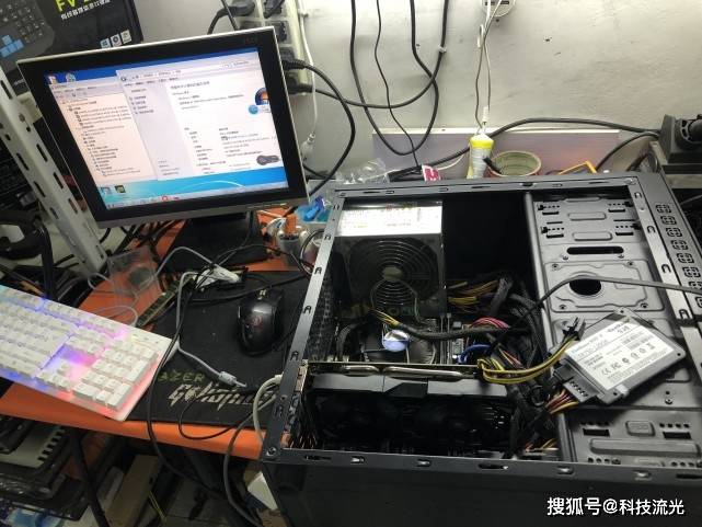 美女修电脑差点被坑,老板:你的内存,显卡坏了!