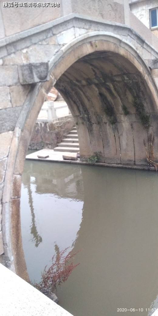 这座桥桥孔比较老