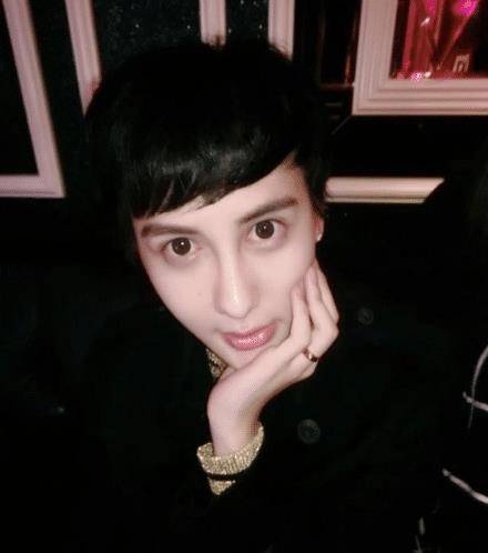 原创还记得"蛇精男"刘梓晨吗?两年后照片曝光,他的变化让人无法相信!