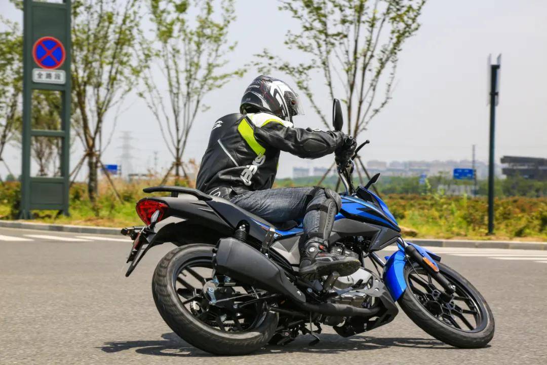 胖虎试驾七千多块还能磨膝的宗申z0你还想怎样