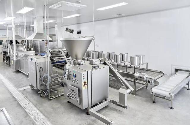 新品首发一款采用全新鲜煮工艺的犬粮