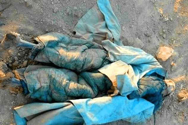 原创火焰山下挖出6具干尸戴帽子梳长辫宛如僵尸村民吓得报警