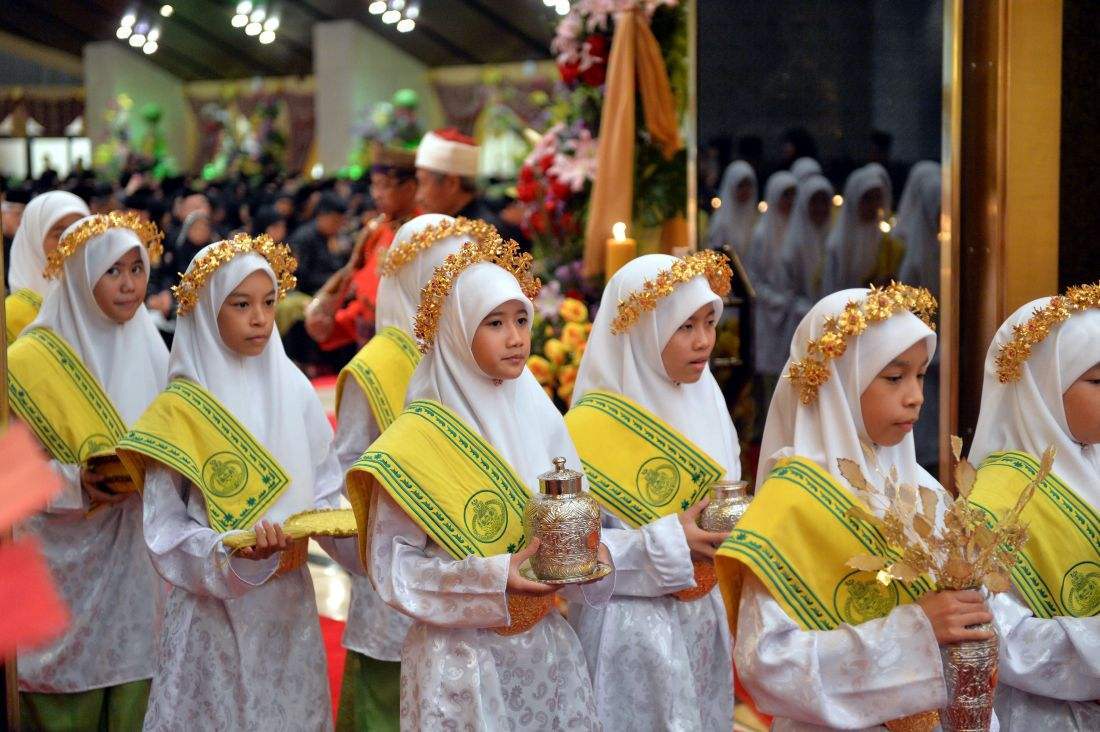 身穿传统服饰的文莱儿童