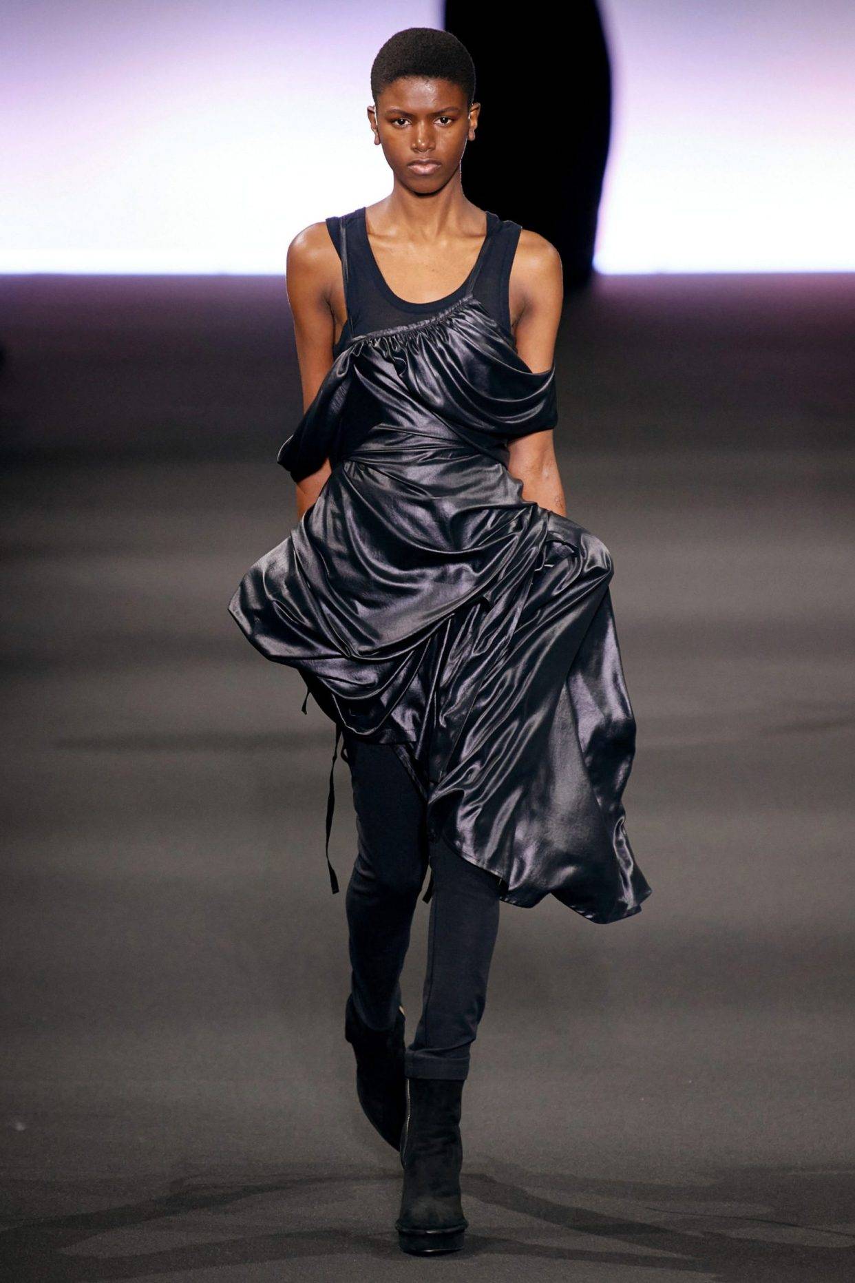 以哥德式浪漫打造雌雄同体衣装 暗黑诗人ann demeulemeester_patti