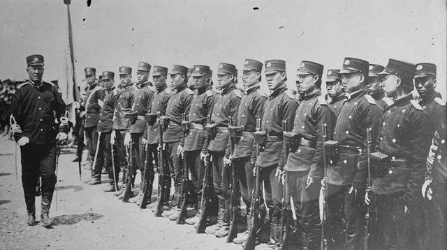 (护国战争)在护国战争中,蔡锷亲自担任第一军总司令,并指挥军队向四川