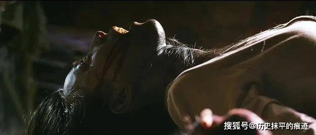 最可怕的是在阿芬死后,一群老鼠啃食其尸体的一幕引起极度不适,让人