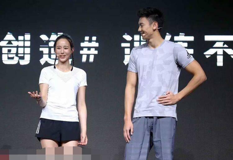 34岁张钧甯和24岁宁泽涛同框俊男靓女好似一对情侣