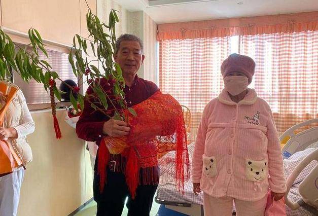 同是六旬產女,67產婦田女士和70歲盛海琳,現狀對比差距明顯