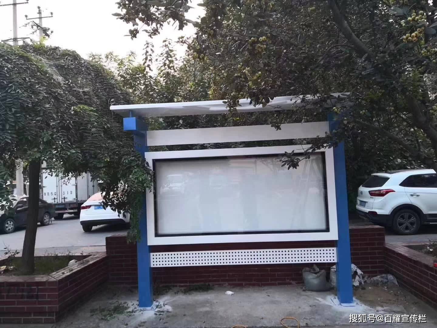 大型拉布灯箱：为户外广告注入新的活力