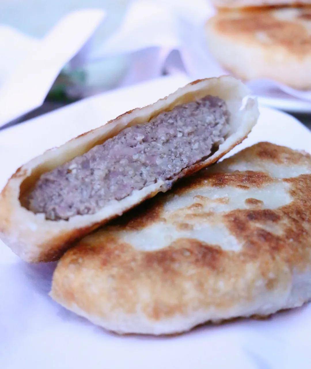 原创龙首原火了6年的东北肉饼,肉馅足有2cm厚!