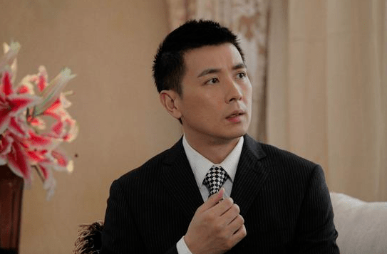 给老公买几十块钱的便宜衣服,身价过亿的赵伯暄,在韩大芸"打扮"下,穿