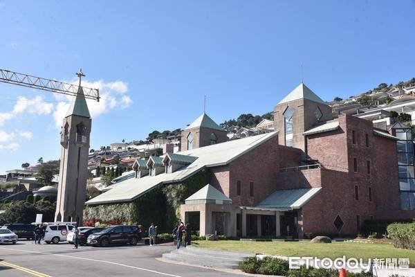 高以翔粉丝送花追思却被骗 金宝山墓园停收赠花_台湾