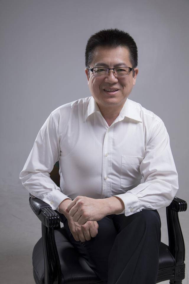 刘怀良主任受其父亲的影响,一直对医疗工作充满了热情,曾经在大连金石