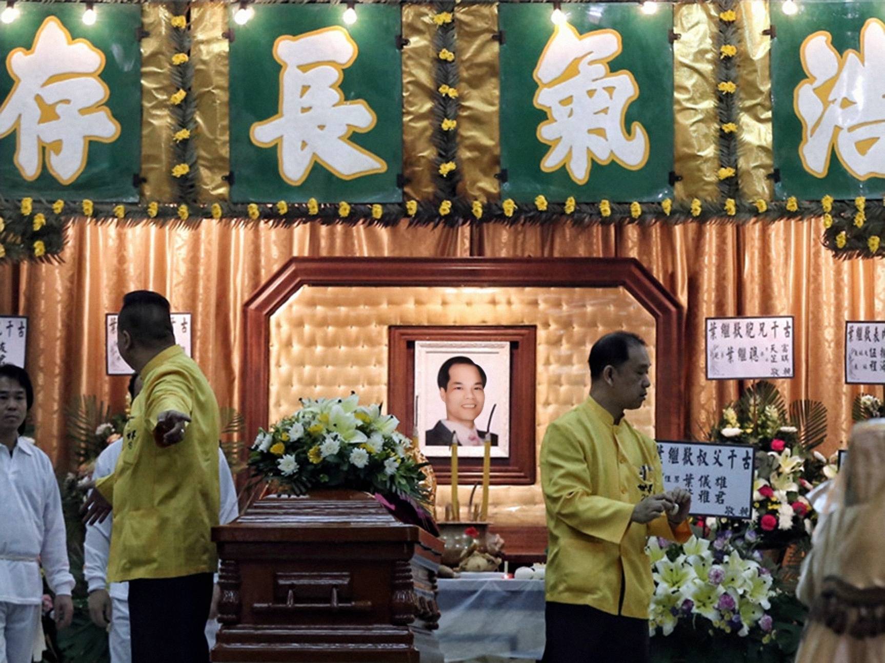 贼王叶继欢被捕现场图3手持ak47与警察交火图6中弹后瘫痪