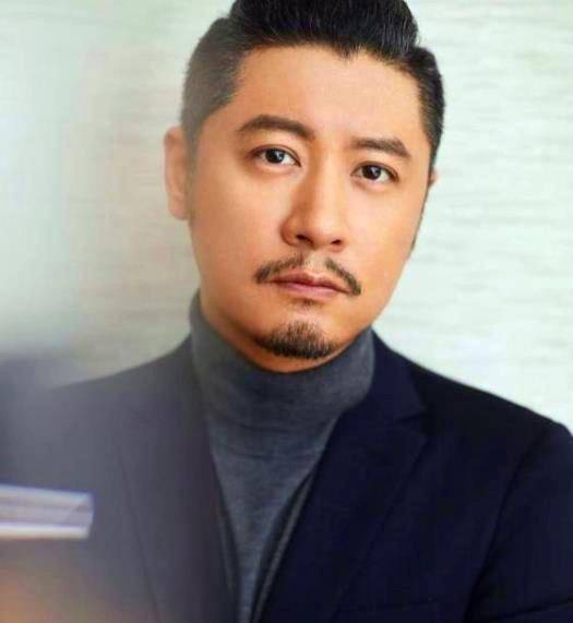 原创40岁任重肥成油腻大叔双下巴抢镜比钱枫还胖直言一称体重就惊了